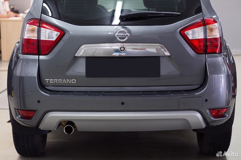 Пластиковая накладка на бампер Nissan Terrano