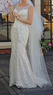 Роскошное свадебное платье со шлейфом