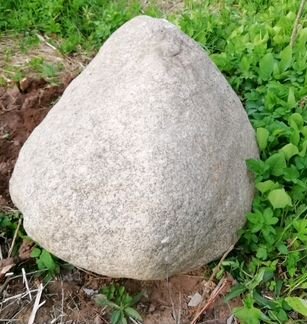 Камень большой