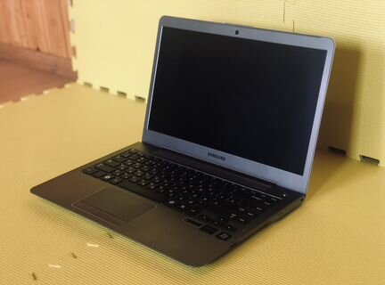 Ноутбук SAMSUNG NP530