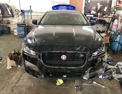 Jaguar XE 2.0 AT, 2018, седан, битый