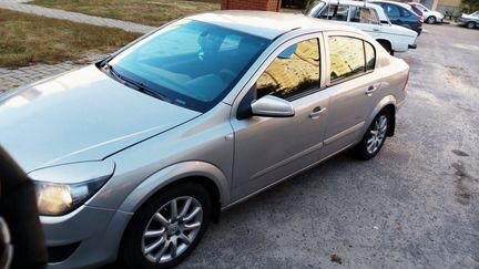 Opel Astra 1.8 МТ, 2008, седан