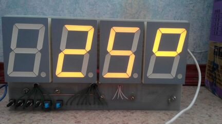 Электронные часы-термометр