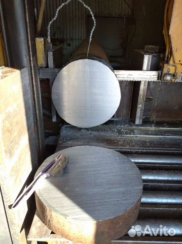 Порезка металла на лентопильном станке