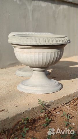 Бетонный вазон для цветов