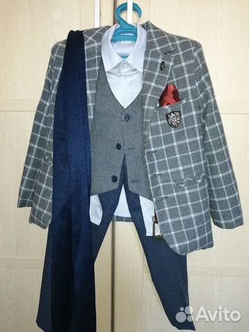 Костюм для мальчика новый 110р