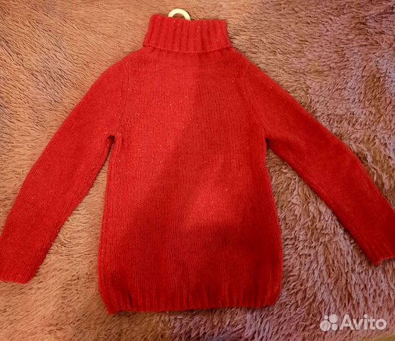 Красный свитер