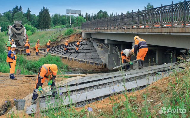 Рабочий на строительство моста Московская обл