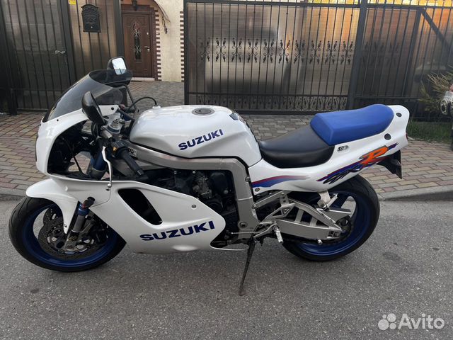 Suzuki GSX -750 R