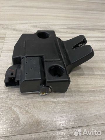 Замок багажника Toyota Camry 70 Оригинал