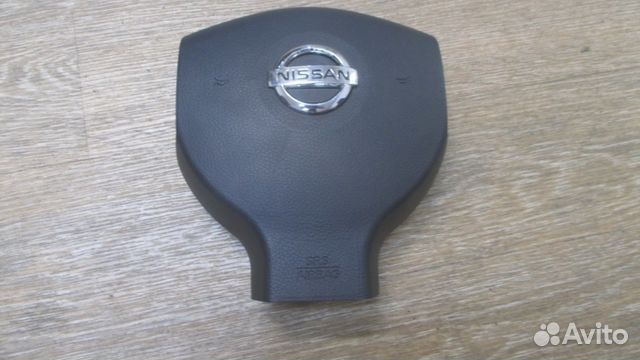 Nissan Tiida (1) Торпедо Подушка Ремень Накладка
