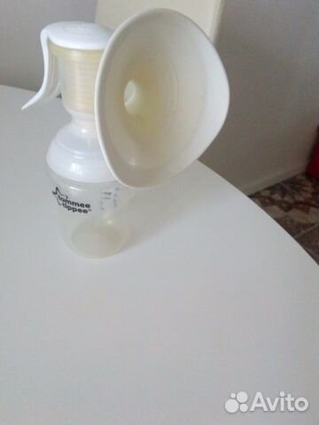Молокоотсос ручной tommee tippee + бутылочка Молокоотсос ручной tommee tippee + бутылочка