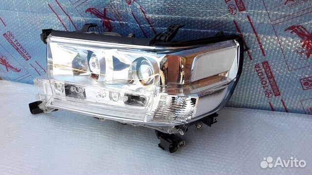 Фара левая Toyota Land cruiser 200 15-20