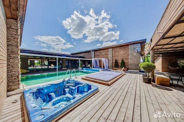 

10-к. и более коттедж, 600 м²