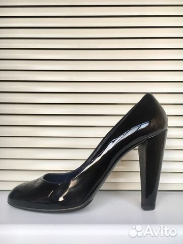 Чёрные лакированные туфли MIU MIU