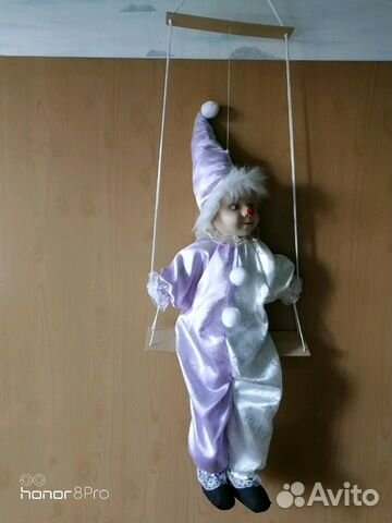 Кукла фарфоровая Клоун на качелях