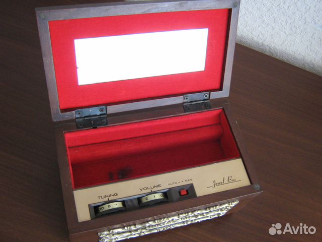 Радиоприёмник в коробке для драгоценностей crown