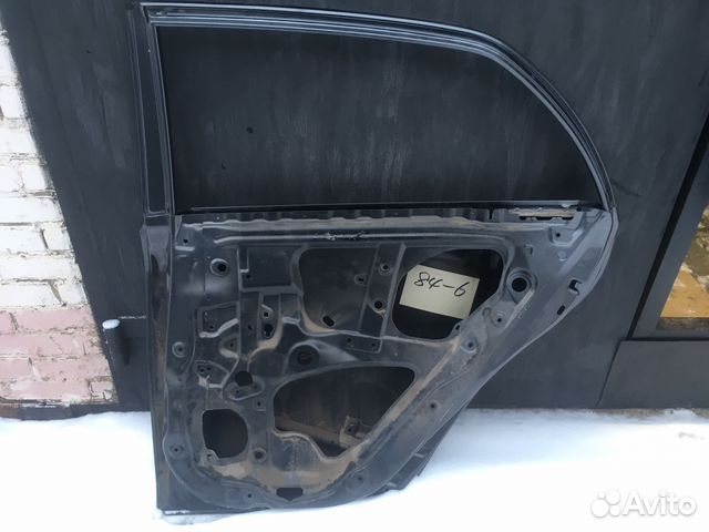 Дверь оригинал задняя правая на тойота королла