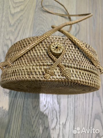 Круглая плетеная сумка