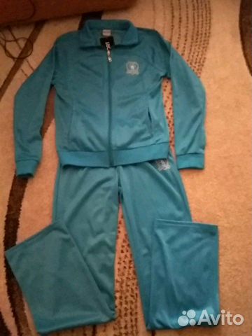 Новый спортивный костюм р44