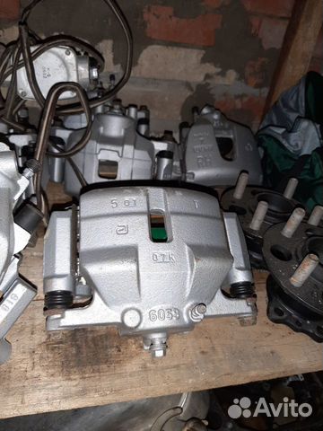 Суппорт передний правый Nissan Qashqai J11