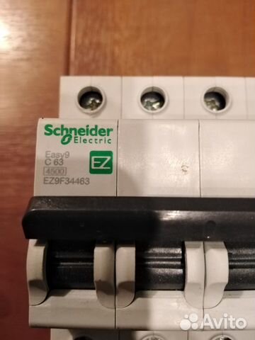 Автоматический выключатель Schneider Electric Автоматический выключатель Schneider Electric