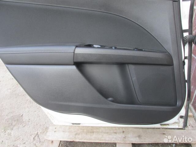 Обшивка двери задней левой Ford Mondeo V 2015) Обшивка двери задней левой Ford Mondeo V 2015)