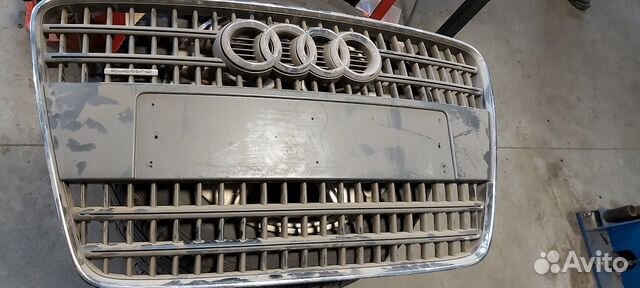 Решётка радиатора Q7 2007 год оригинал