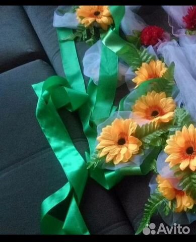 Свадебные кольца на машину и украшения на капот