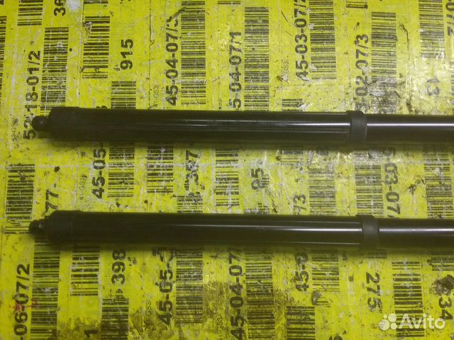 Амортизатор крышки багажника infiniti QX70 FX37