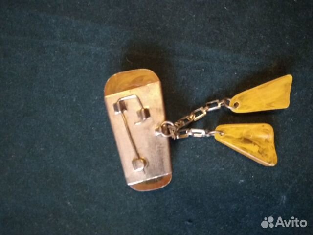 Брошь с подвесками из янтаря Брошь с подвесками из янтаря