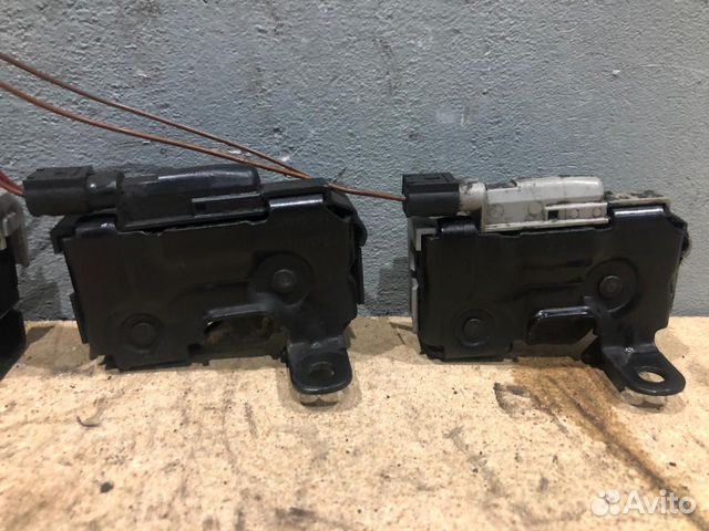 Замок капота Мерседес W204 Замок капота Мерседес W204