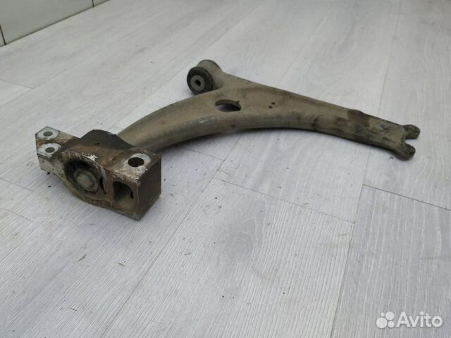 Рычаг передний правый 3C0407151E VW Passat (B6) 20 Рычаг передний правый 3C0407151E VW Passat (B6) 20