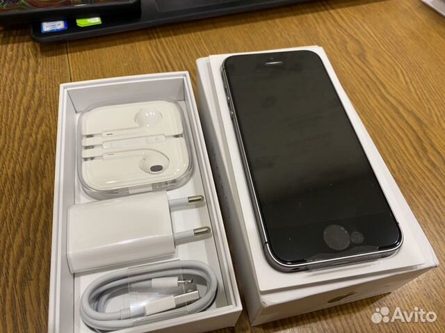 iPhone SE 32 Gb новый