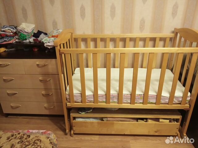 Кроватка детская с комодом Кроватка детская с комодом