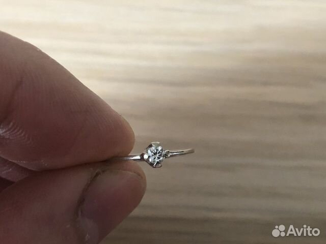 Кольца из белого золота с бриллиантом Кольца из белого золота с бриллиантом