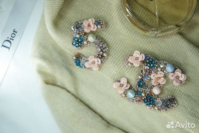 Броши в стиле Chanel и n 5