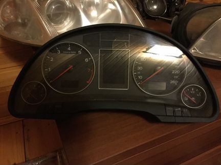 Приборная панель Audi A4 2003г