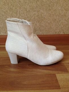 Новые белые сапожки
