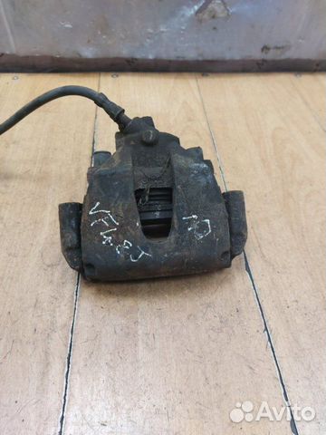 Тормозной суппорт передний правый Ford Focus 2