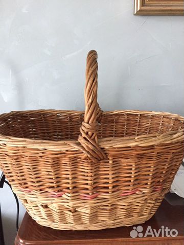 Корзина плетеная из ротанга. Старинная