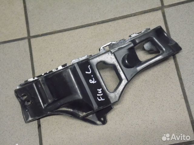 Кронштейн задней фары левый Рено Флюенс