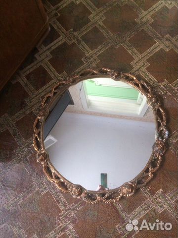 Зеркало в металлической раме