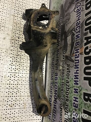 Кулак задний левый Ford Focus 2