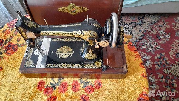Швейная машина 