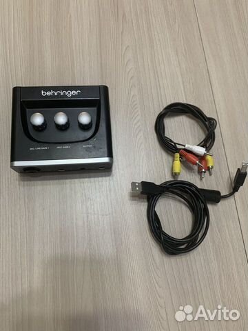 Звуковая карта behringer um2