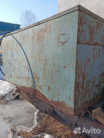 Металлический бак для воды