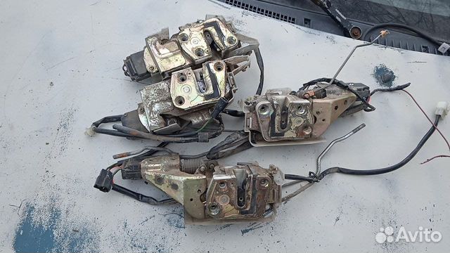 Замок двери mazda 323 f ba