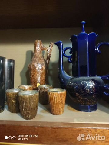 Графины, кофейник и рюмки