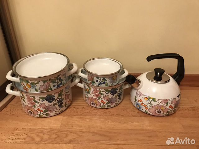 Набор эмалированных кастрюль и чайников СССР